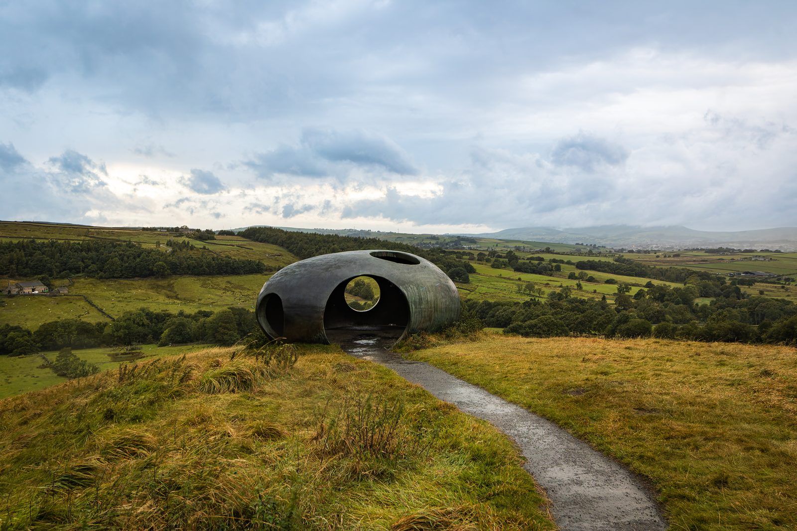 The Atom structure sculpture photo 2