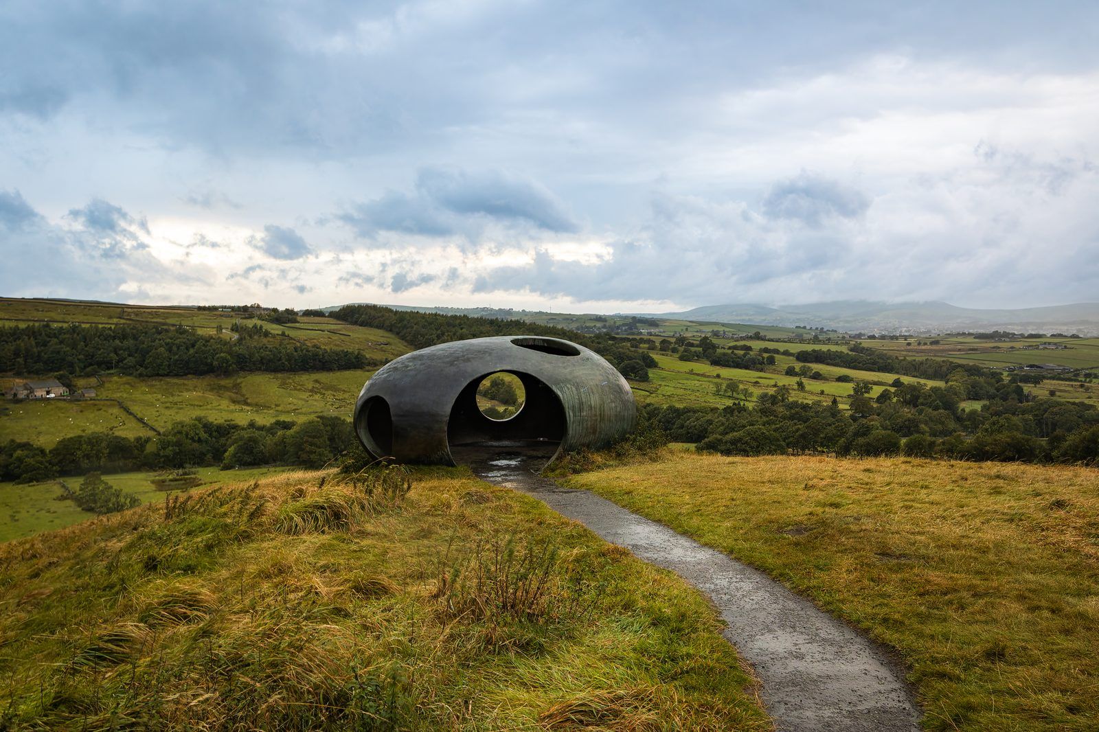 The Atom structure sculpture photo 3